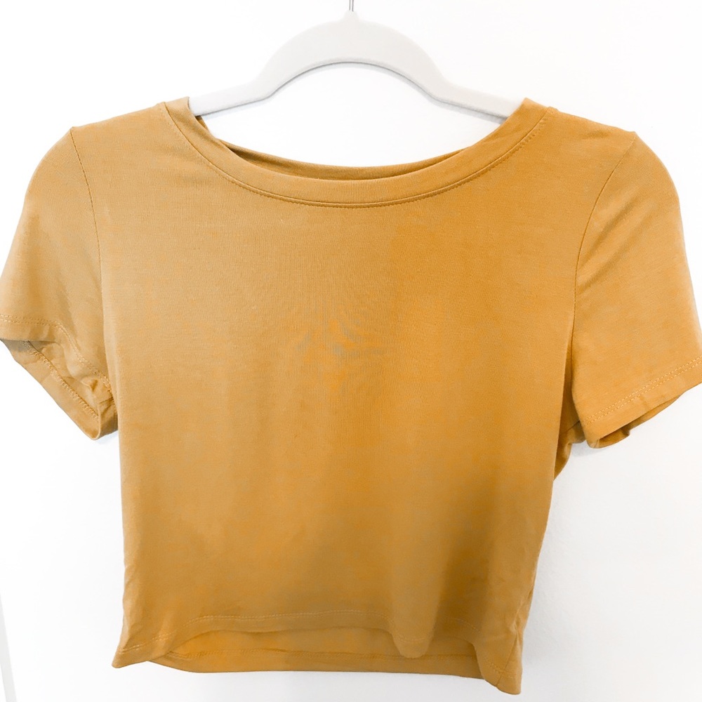 Kittenish (L) yellow/gold crop top